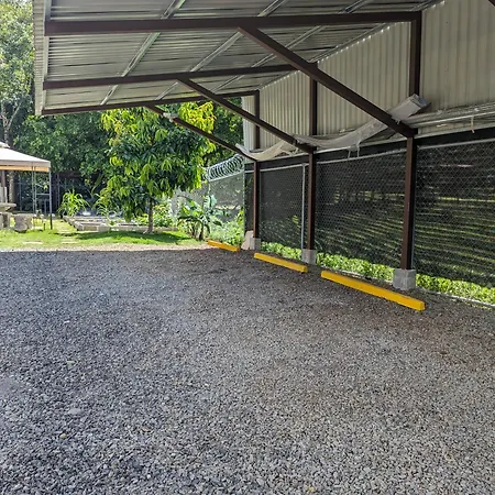 Yellow House - Country House Near La Fortuna